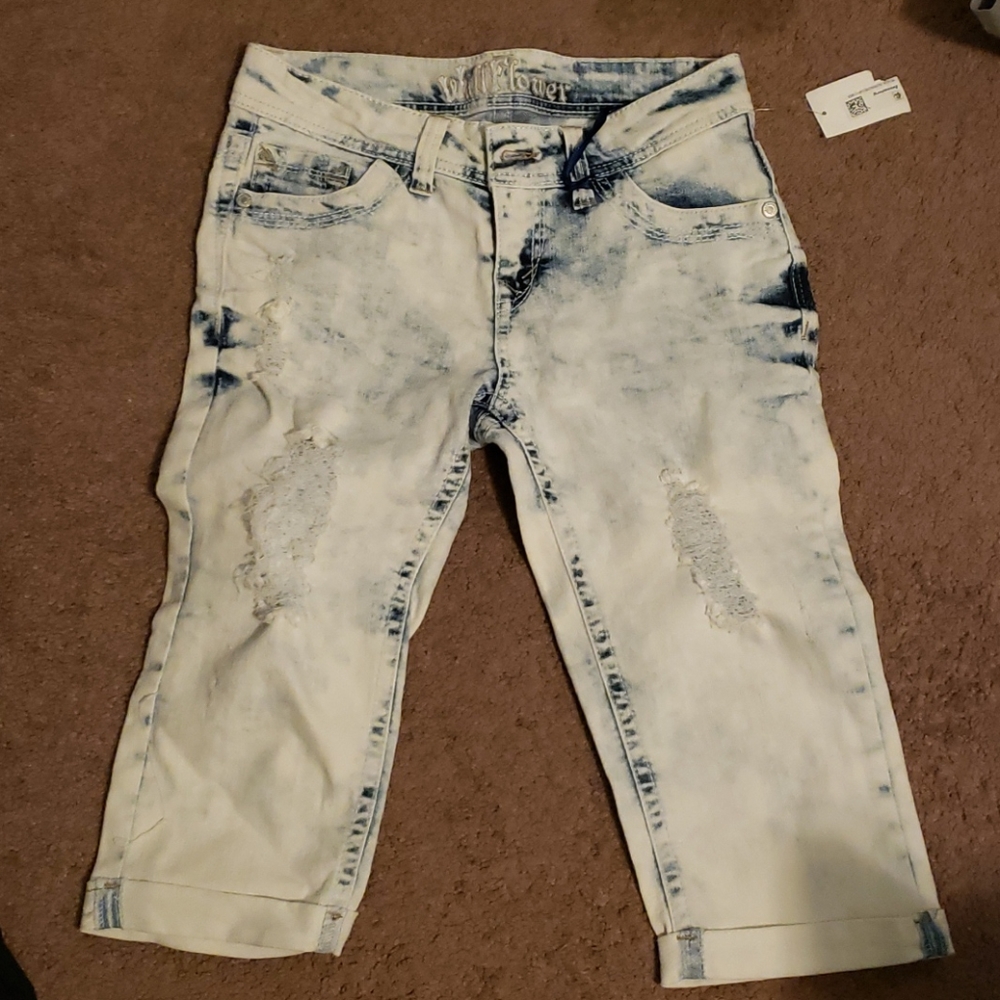 Cute Ripped Capri Jeans